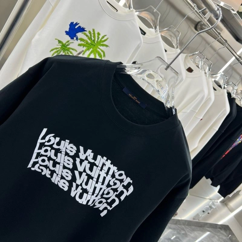 Louis Vuitton T-Shirts Bold 137233