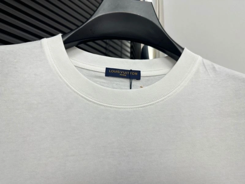 Louis Vuitton T-Shirts Minimalist 137214