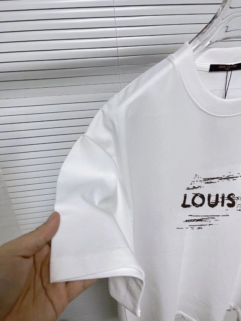 Louis Vuitton T-Shirts FashionForward 137199