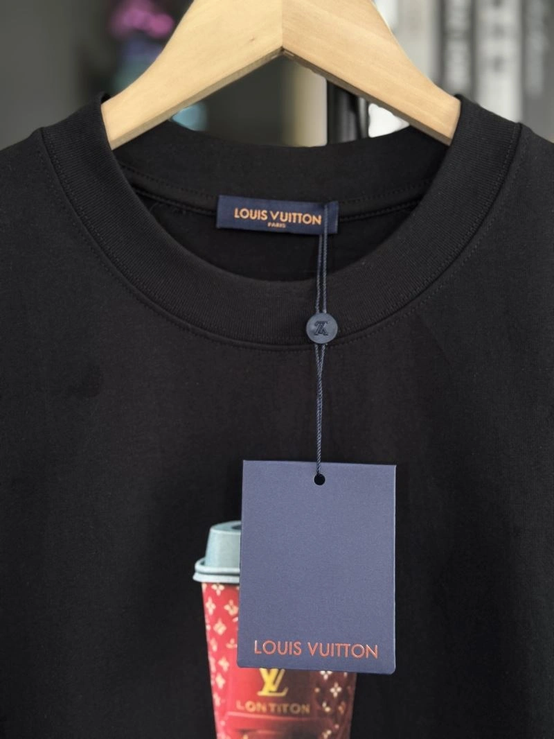 Louis Vuitton T-Shirts UrbanChic 137207