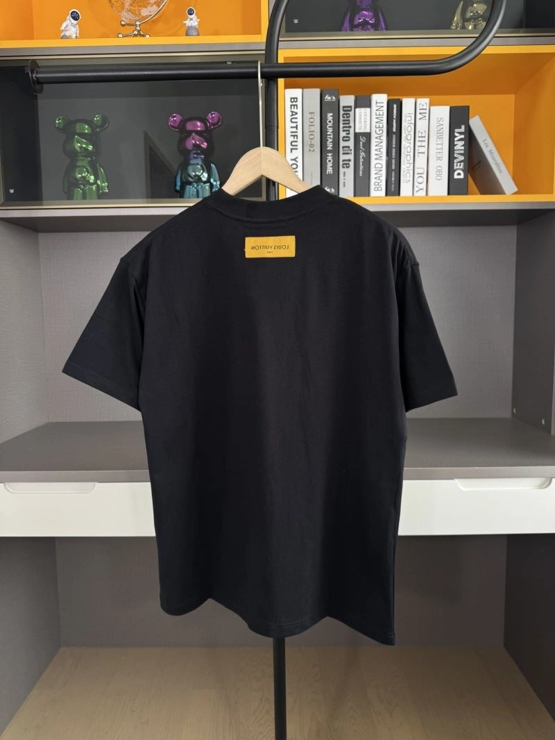 Louis Vuitton T-Shirts UrbanChic 137207