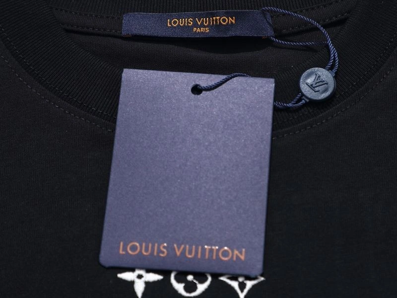 Tailored Louis Vuitton T-Shirts 137191