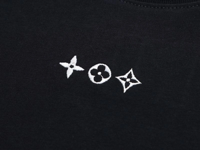 Tailored Louis Vuitton T-Shirts 137191