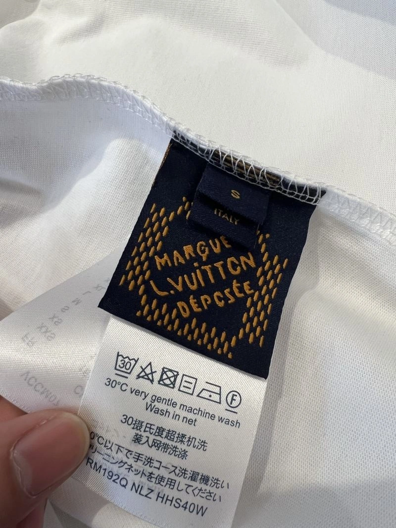 Louis Vuitton T-Shirts WrinkleFree 137198