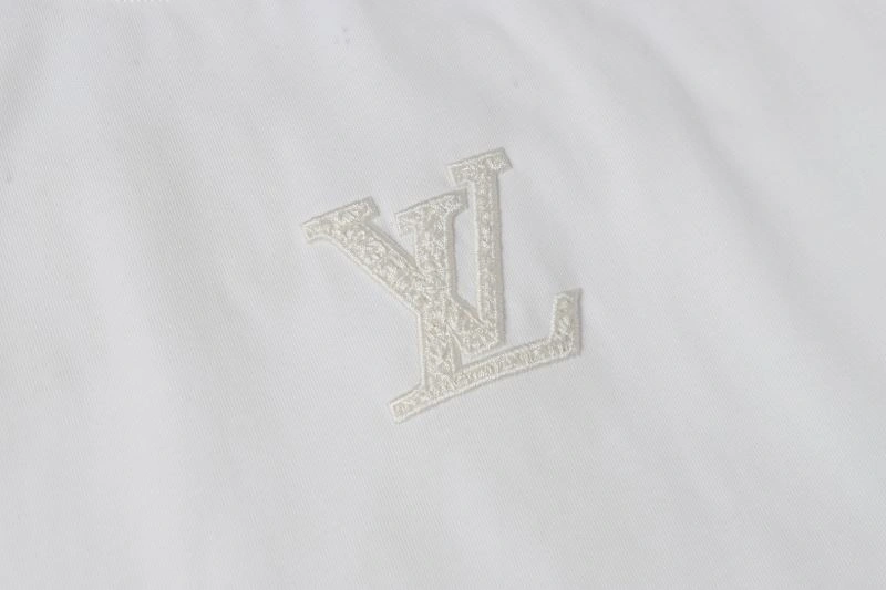Sophisticated Louis Vuitton T-Shirts 137158
