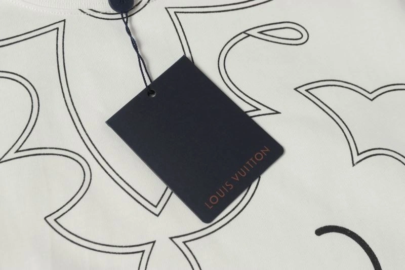 Vibrant Louis Vuitton T-Shirts 137151