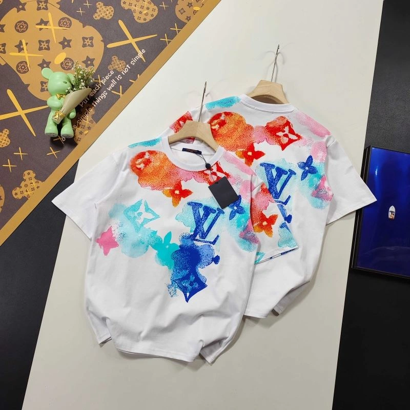 Unisex Louis Vuitton T-Shirts 137164