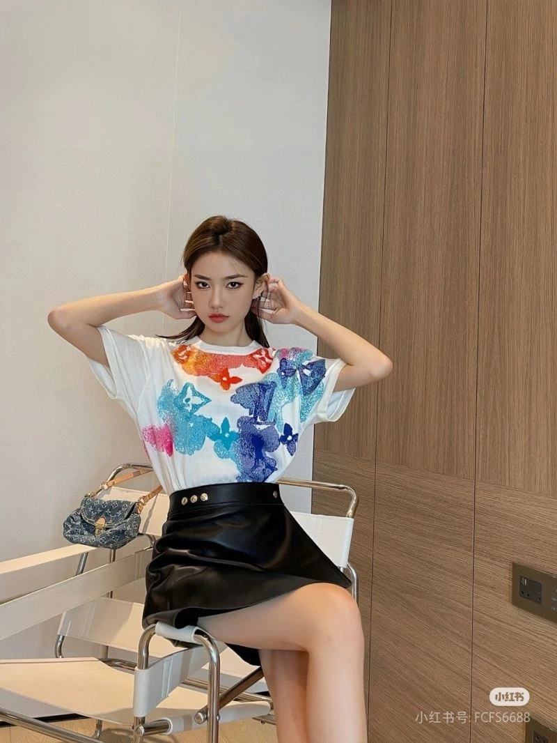 Unisex Louis Vuitton T-Shirts 137164