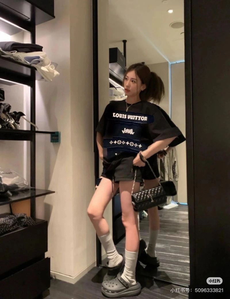 Louis Vuitton T-Shirts FashionForward 137142