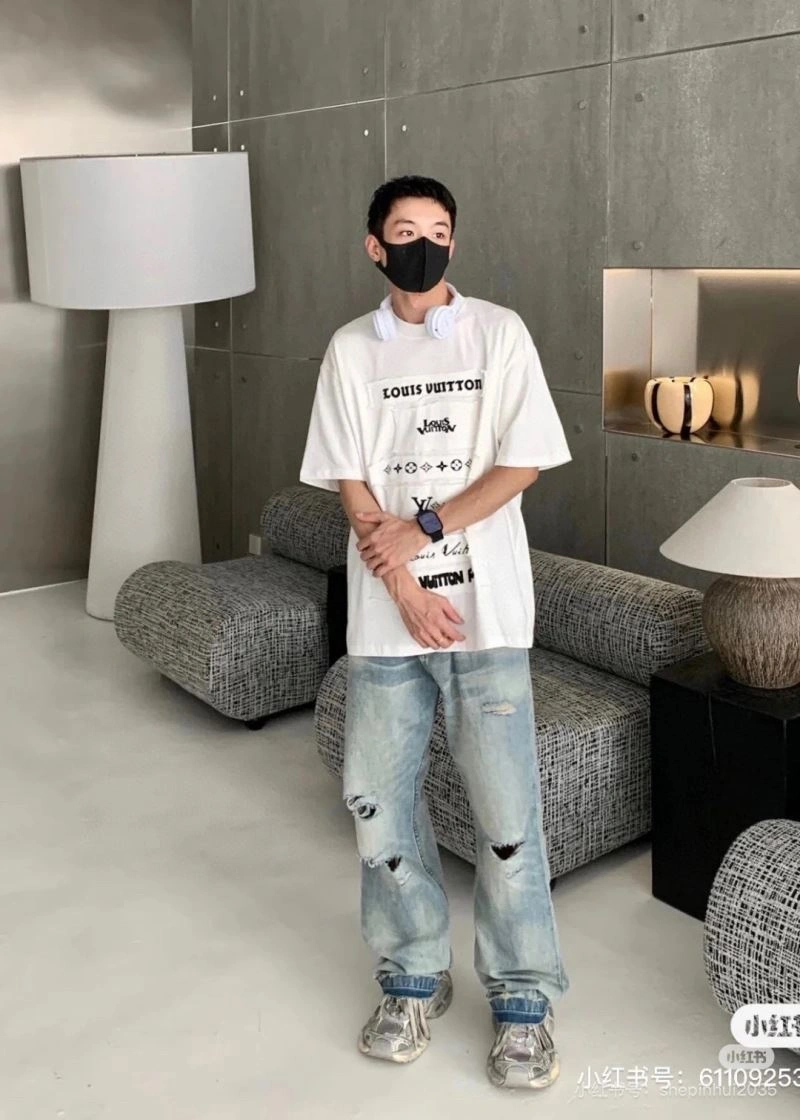 Louis Vuitton T-Shirts FashionForward 137142
