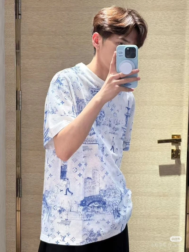 Original Louis Vuitton T-Shirts 137143