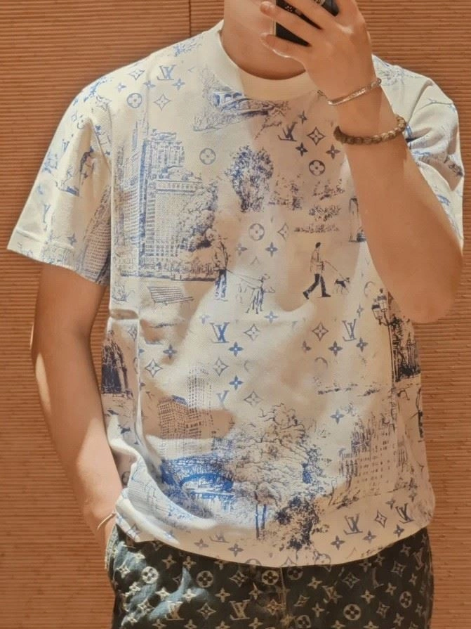 Original Louis Vuitton T-Shirts 137143