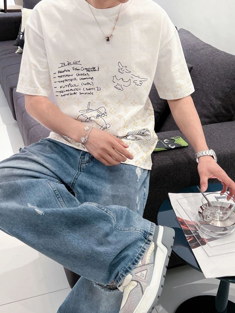 Louis Vuitton T-Shirts ModernLook 137139