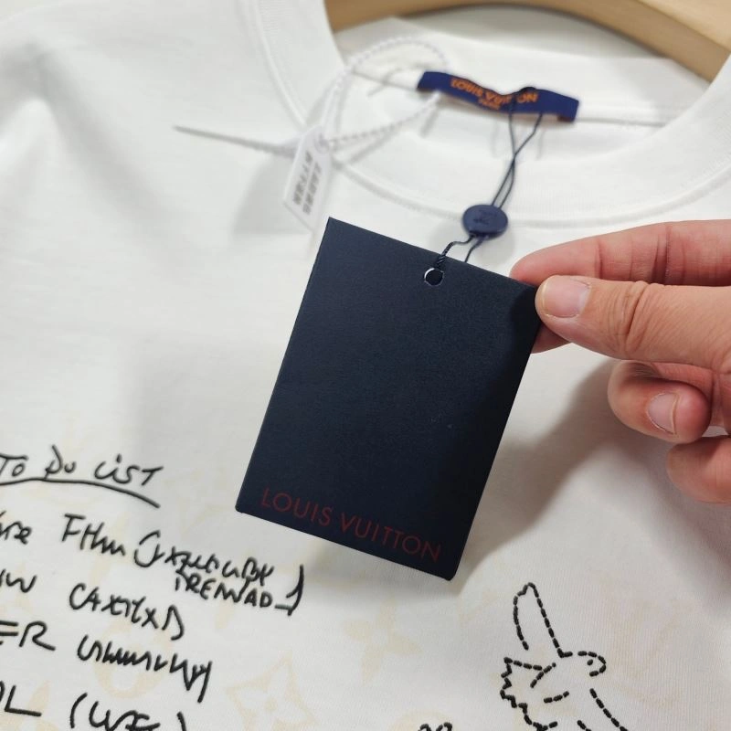 Louis Vuitton T-Shirts ModernLook 137139