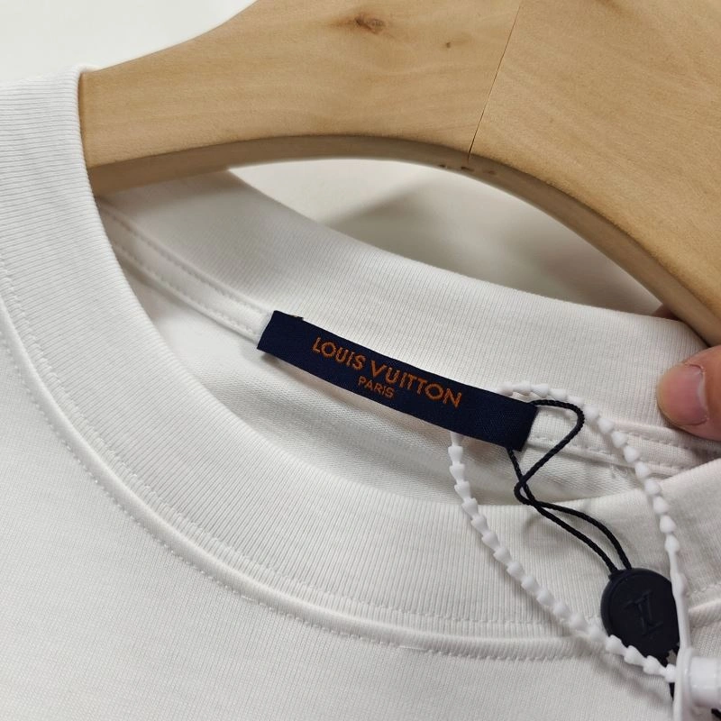 Louis Vuitton T-Shirts ModernLook 137139