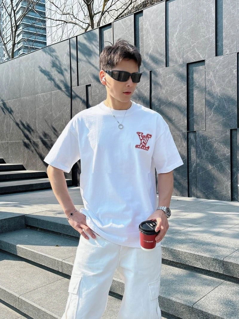 Louis Vuitton T-Shirts Affordable 137137