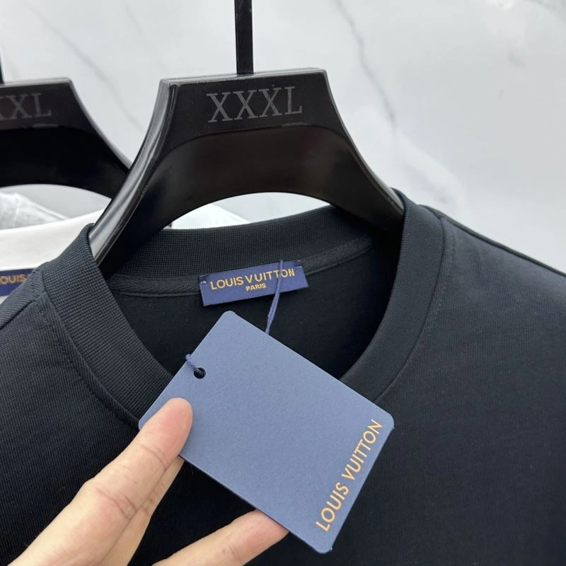 Louis Vuitton T-Shirts MoistureWicking 137132