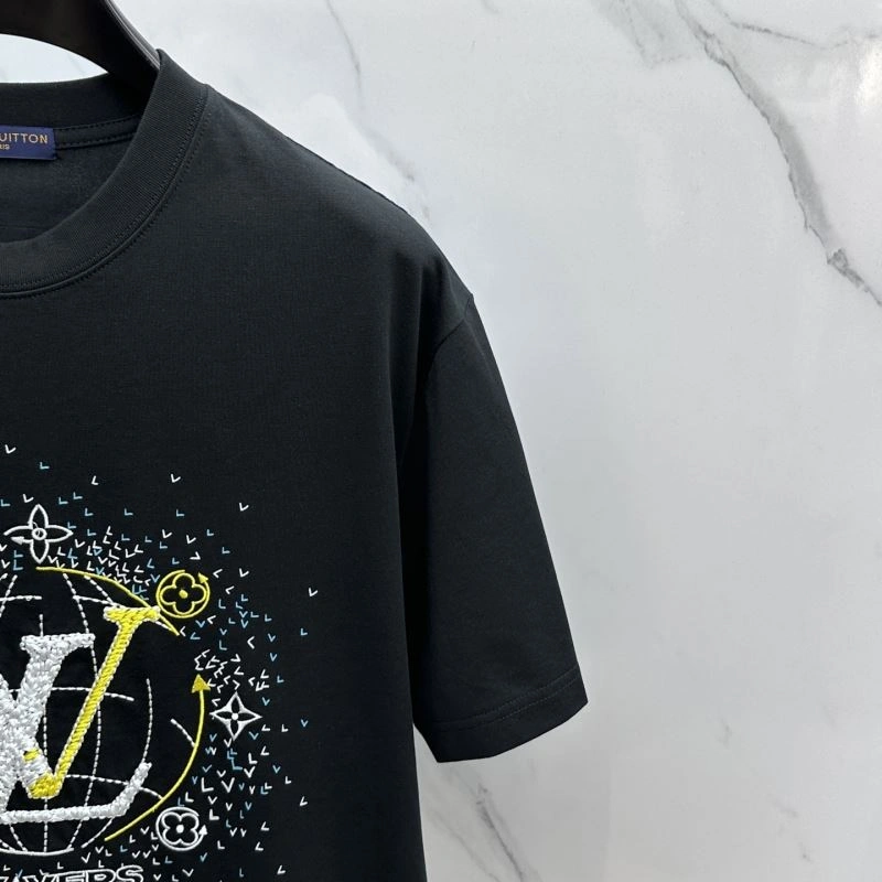 Louis Vuitton T-Shirts Bold 137122
