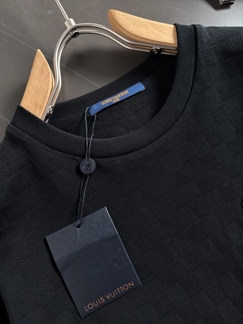 Stylish Louis Vuitton T-Shirts 137113