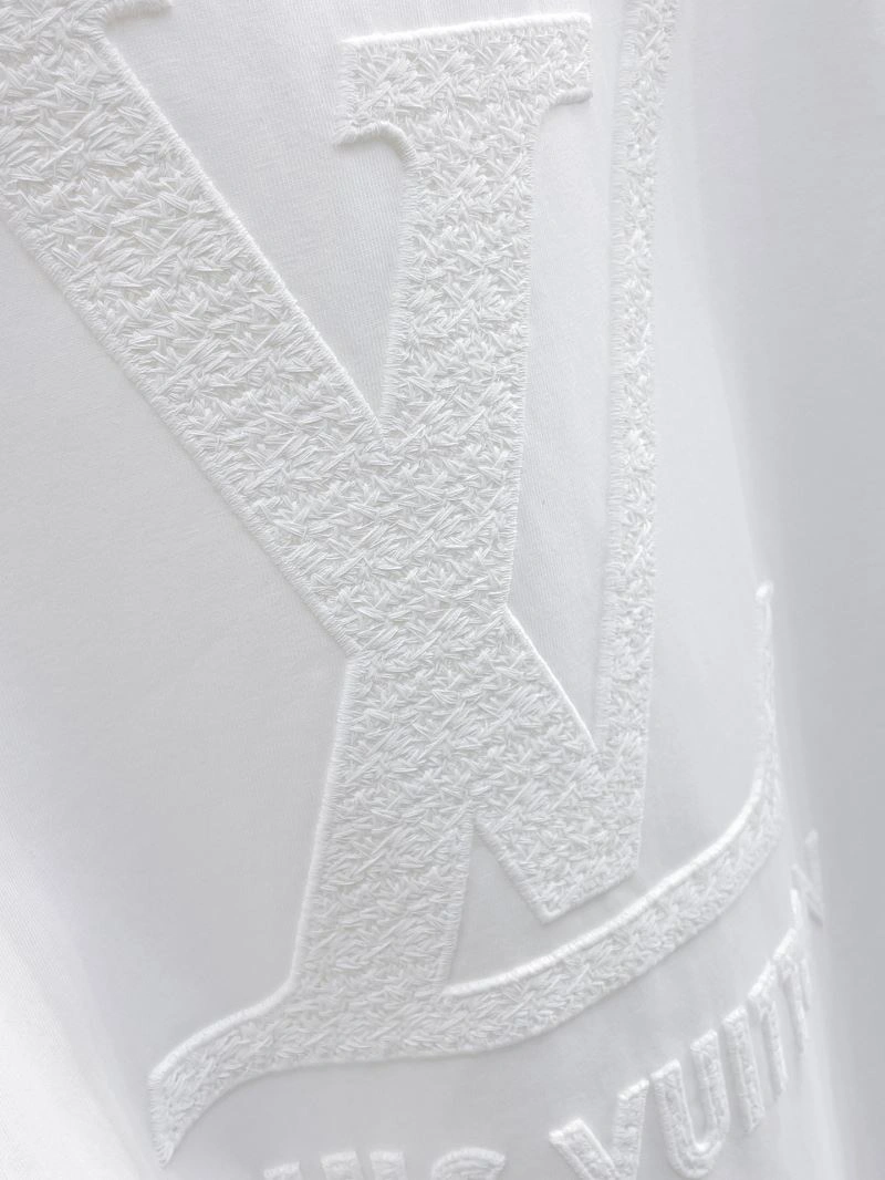 Sleek Louis Vuitton T-Shirts 137080
