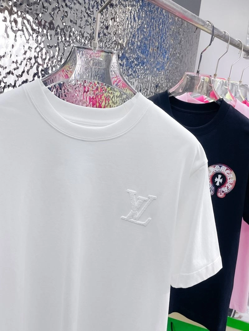 Sleek Louis Vuitton T-Shirts 137080