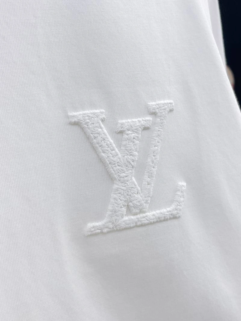 Sleek Louis Vuitton T-Shirts 137080
