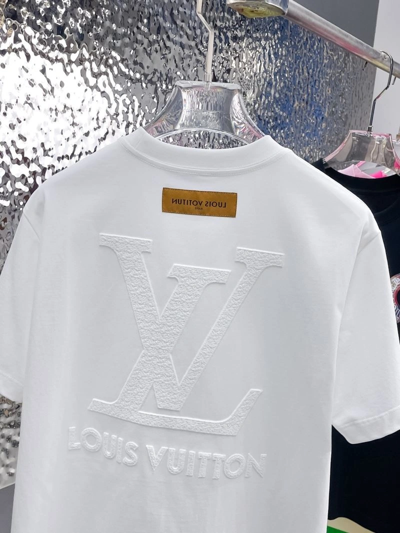 Sleek Louis Vuitton T-Shirts 137080