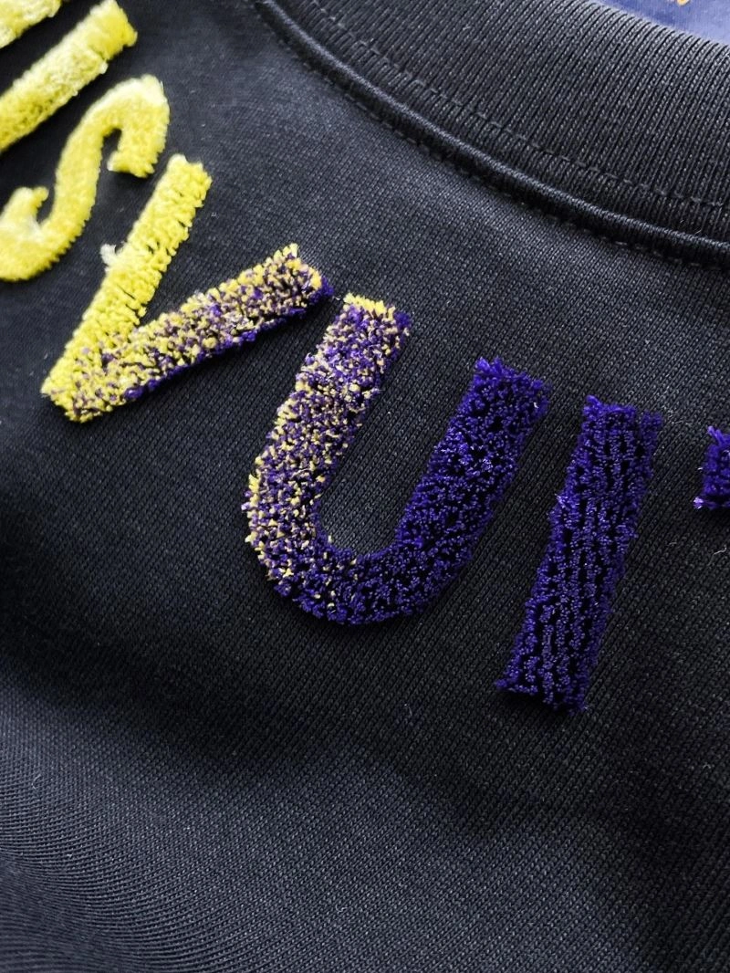 Bold Louis Vuitton T-Shirts 137060