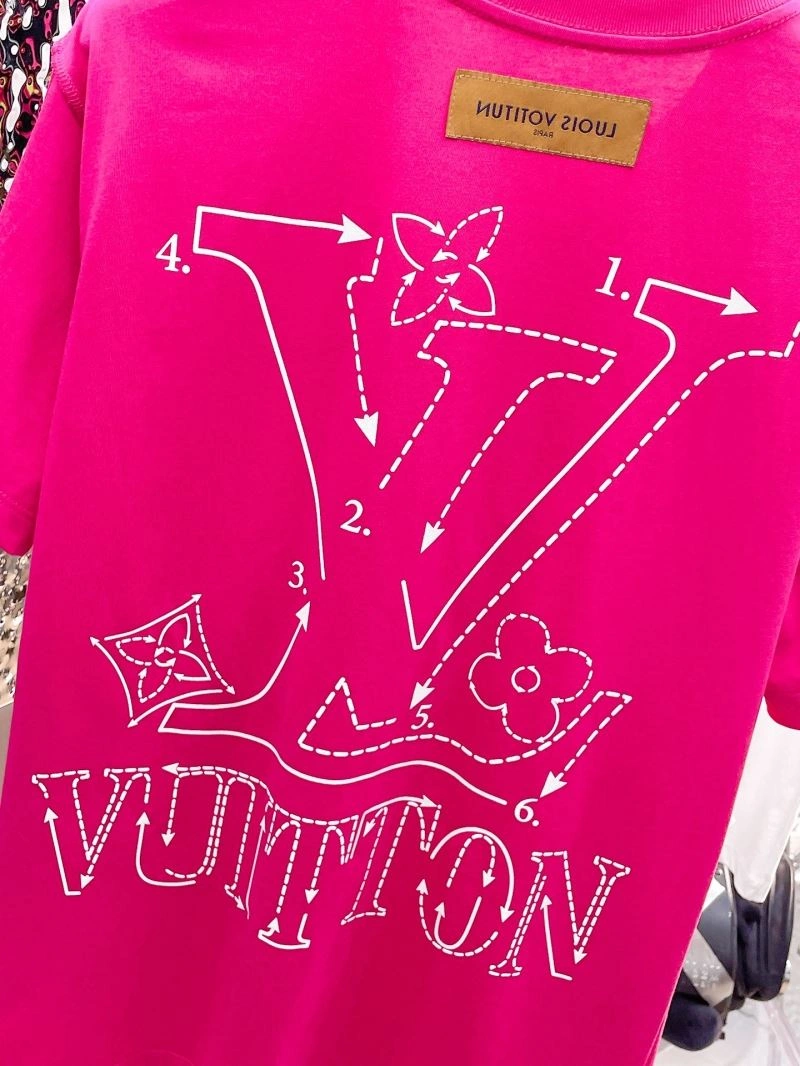 Louis Vuitton T-Shirts Lightweight 137045