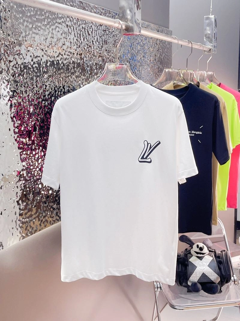 Louis Vuitton T-Shirts UrbanChic 137032
