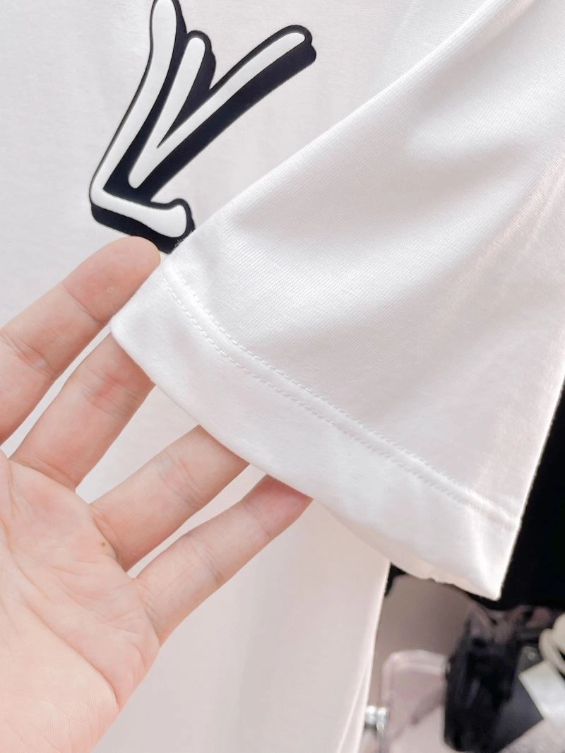 Louis Vuitton T-Shirts UrbanChic 137032