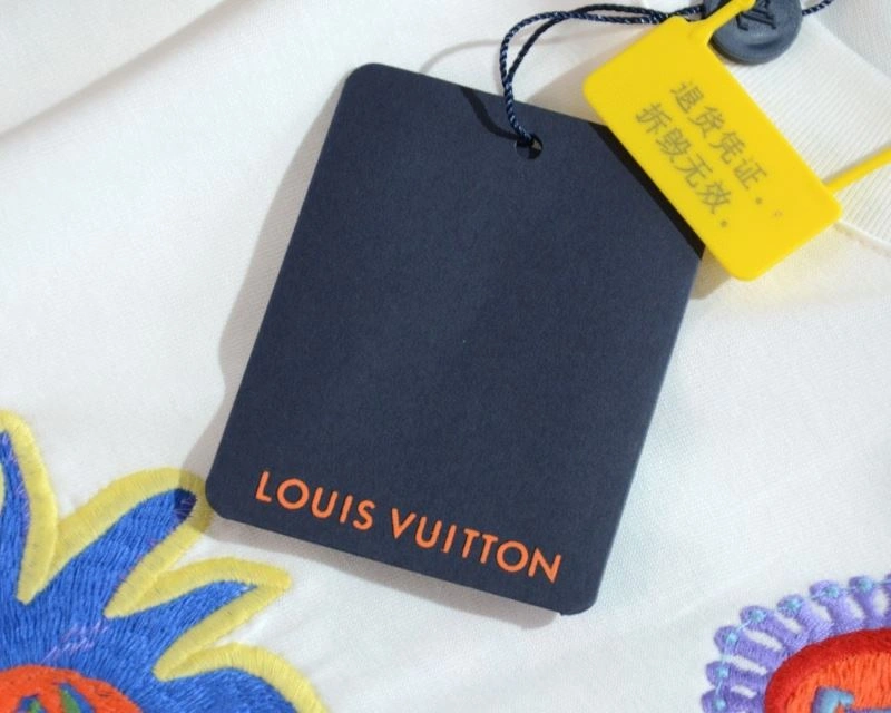 Fashionable Louis Vuitton T-Shirts 137052