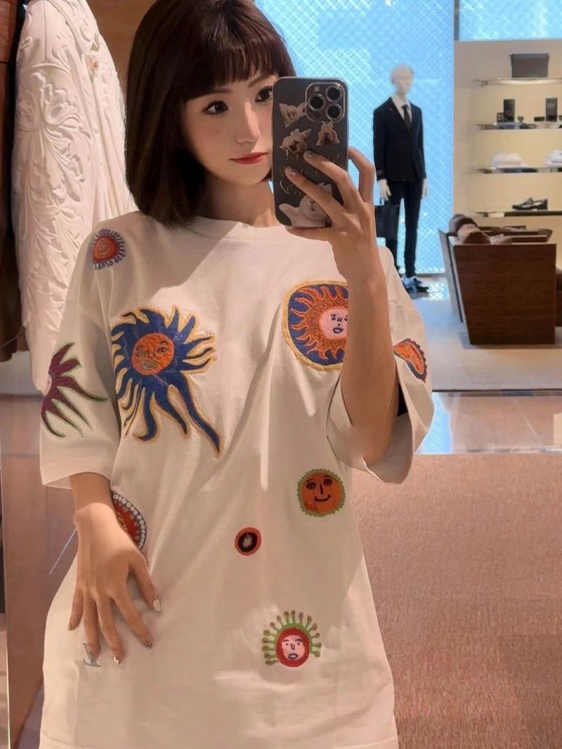 Fashionable Louis Vuitton T-Shirts 137052