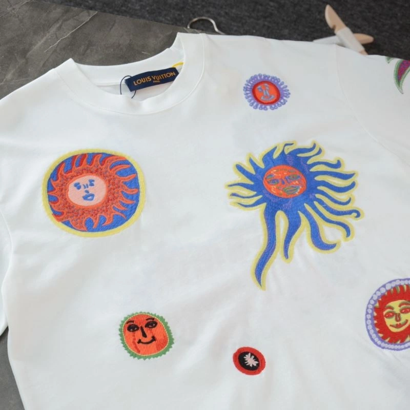 Fashionable Louis Vuitton T-Shirts 137052