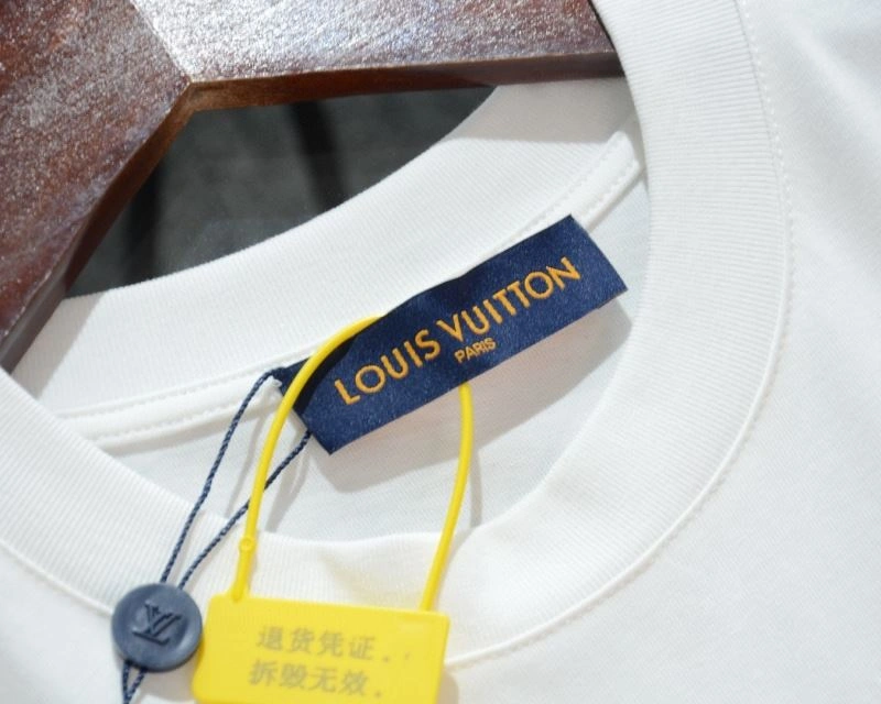Fashionable Louis Vuitton T-Shirts 137052
