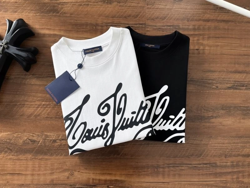 Sleek Louis Vuitton T-Shirts 137012