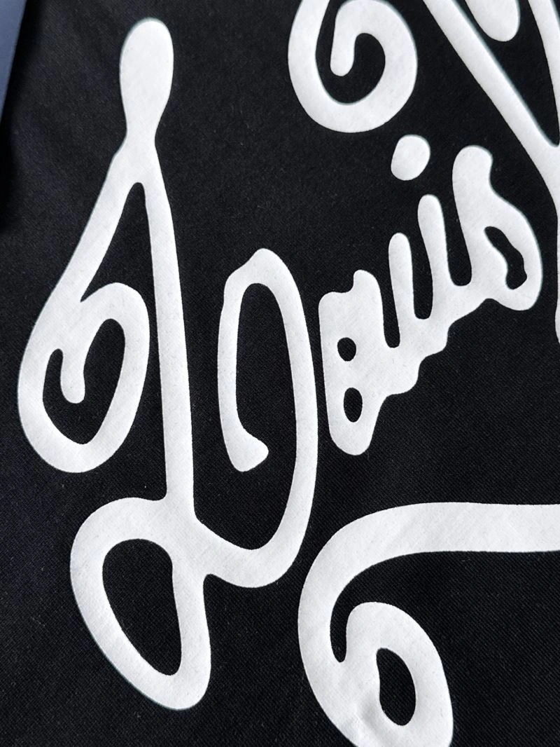 Sleek Louis Vuitton T-Shirts 137012