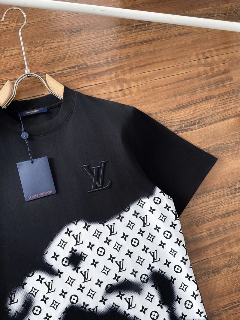 Louis Vuitton T-Shirts Snug 137009