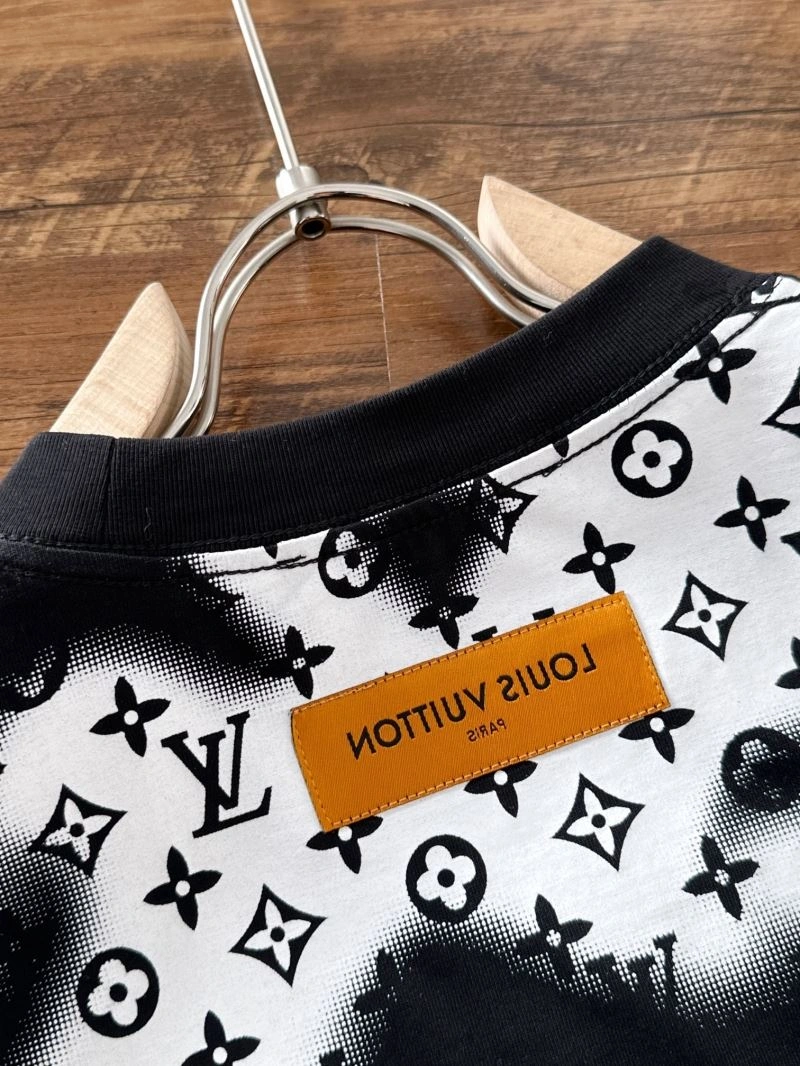 Louis Vuitton T-Shirts Snug 137009