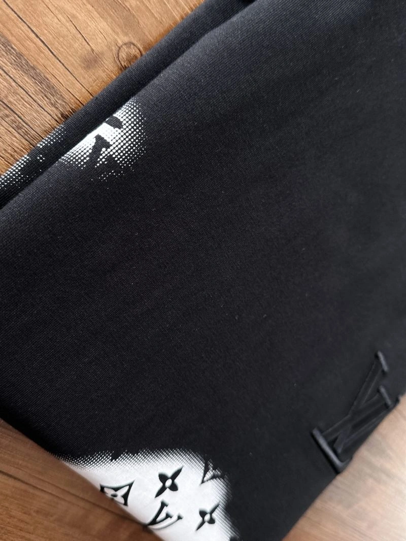 Louis Vuitton T-Shirts Snug 137009