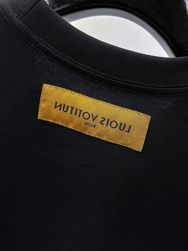 Classic Louis Vuitton T-Shirts 136332