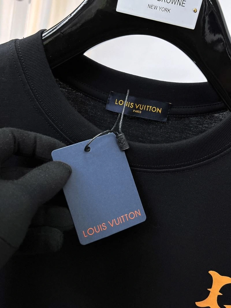 Packable Louis Vuitton T-Shirts 136310