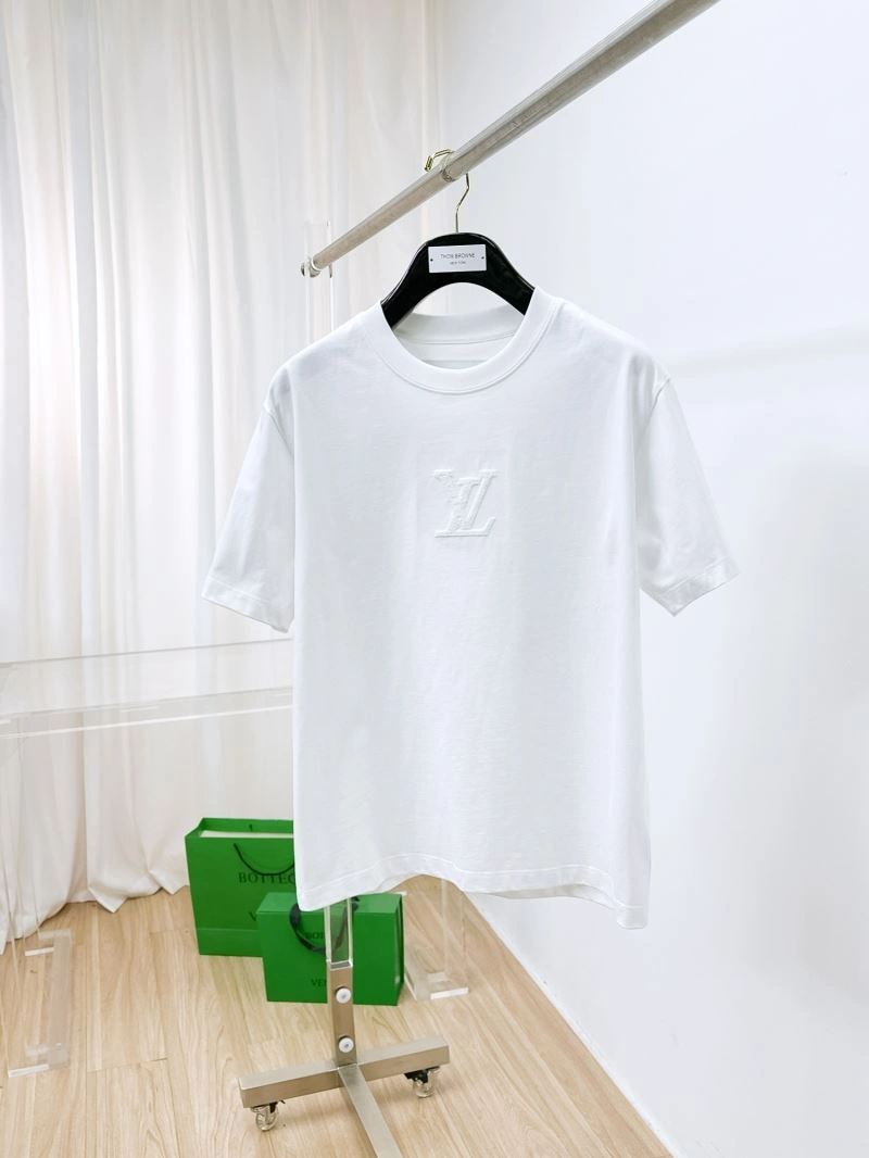 Cozy Louis Vuitton T-Shirts 136320