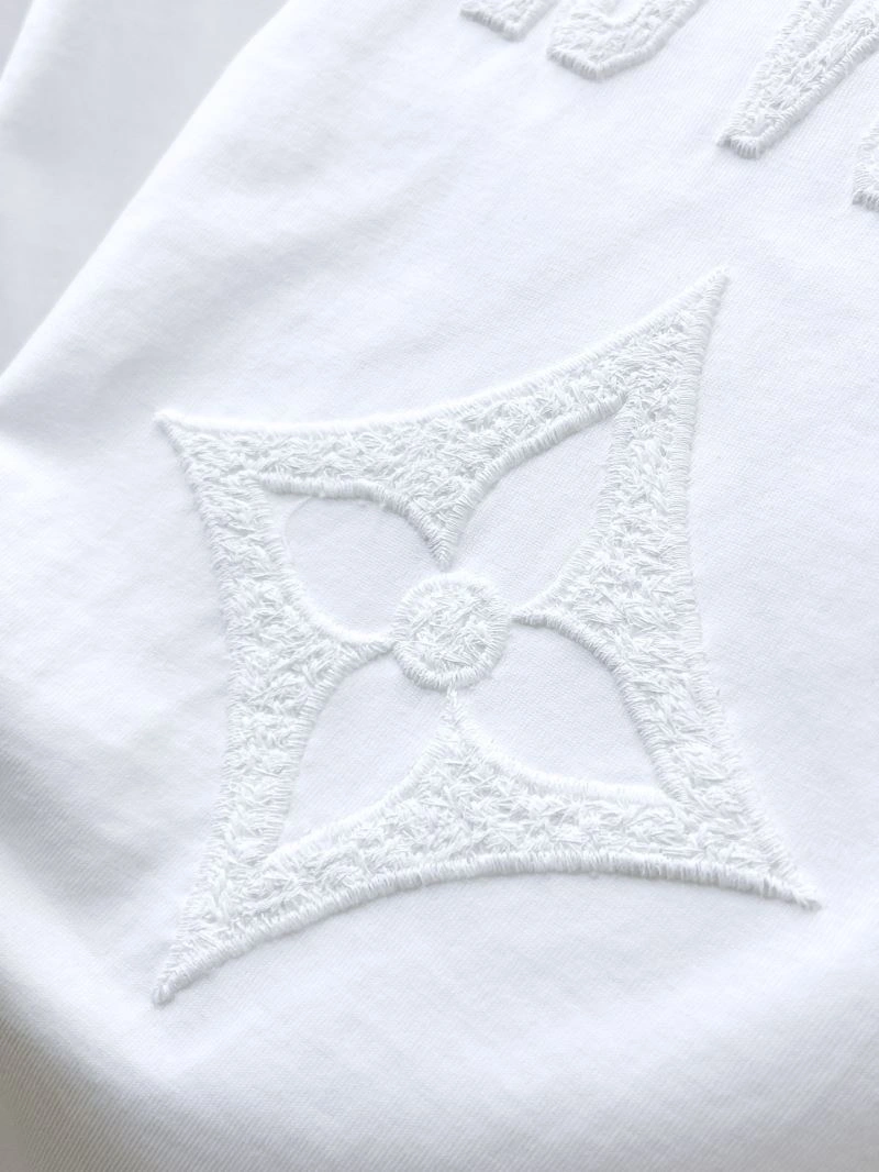 Cozy Louis Vuitton T-Shirts 136320