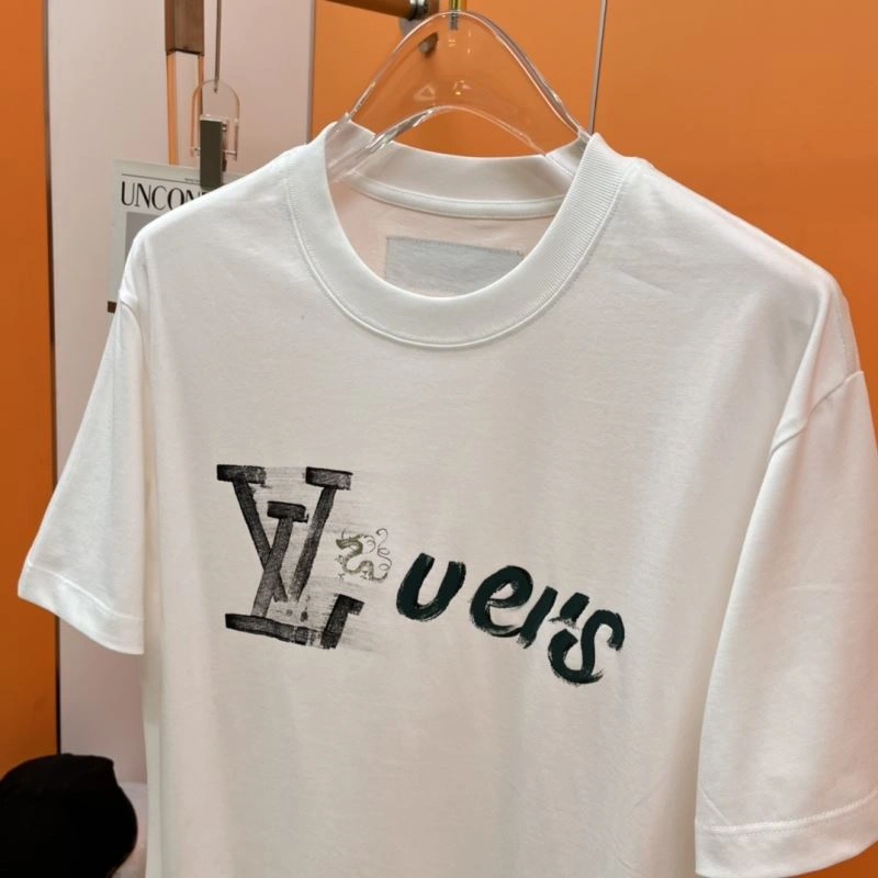 Louis Vuitton T-Shirts Minimalist 136295