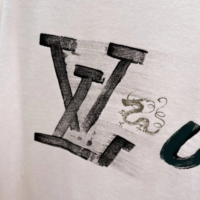 Louis Vuitton T-Shirts Minimalist 136295