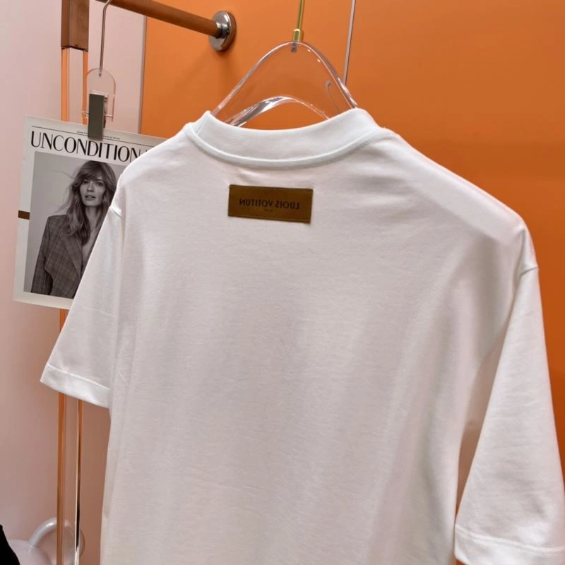 Louis Vuitton T-Shirts Minimalist 136295