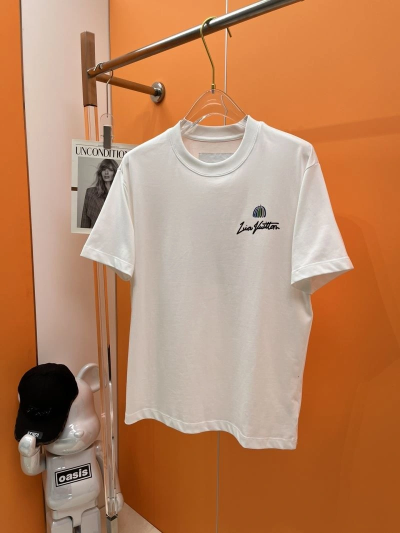 Effortless Louis Vuitton T-Shirts 136311
