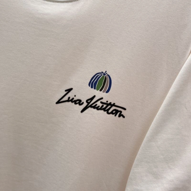 Effortless Louis Vuitton T-Shirts 136311