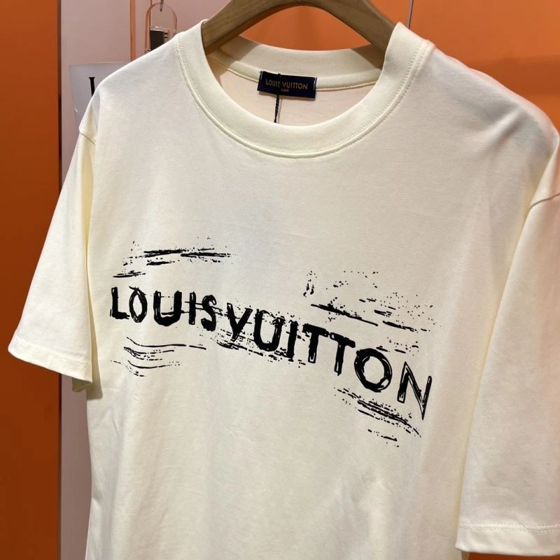 ModernLook Louis Vuitton T-Shirts 136302